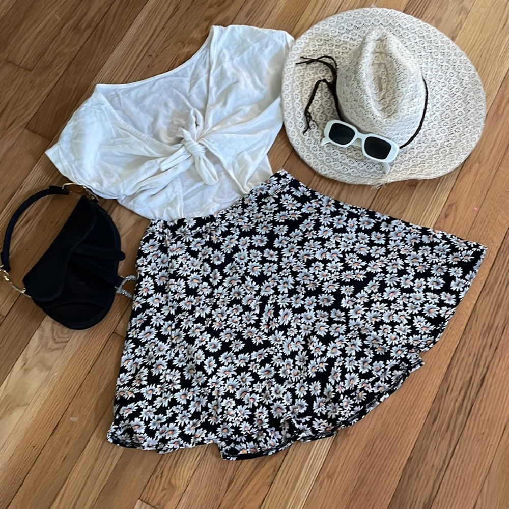 Brandy Melville boho Daisy circle mini skirt
